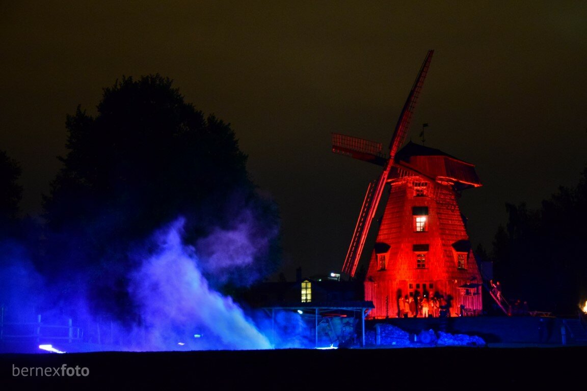 Dūmai ir raudonuojantis Pilaitės malūnas - „Beepositive 2015“