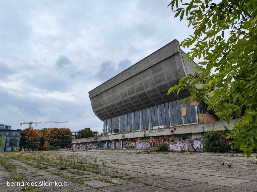 Vilniaus koncertų ir sporto rūmų pastato priekinis fasadas